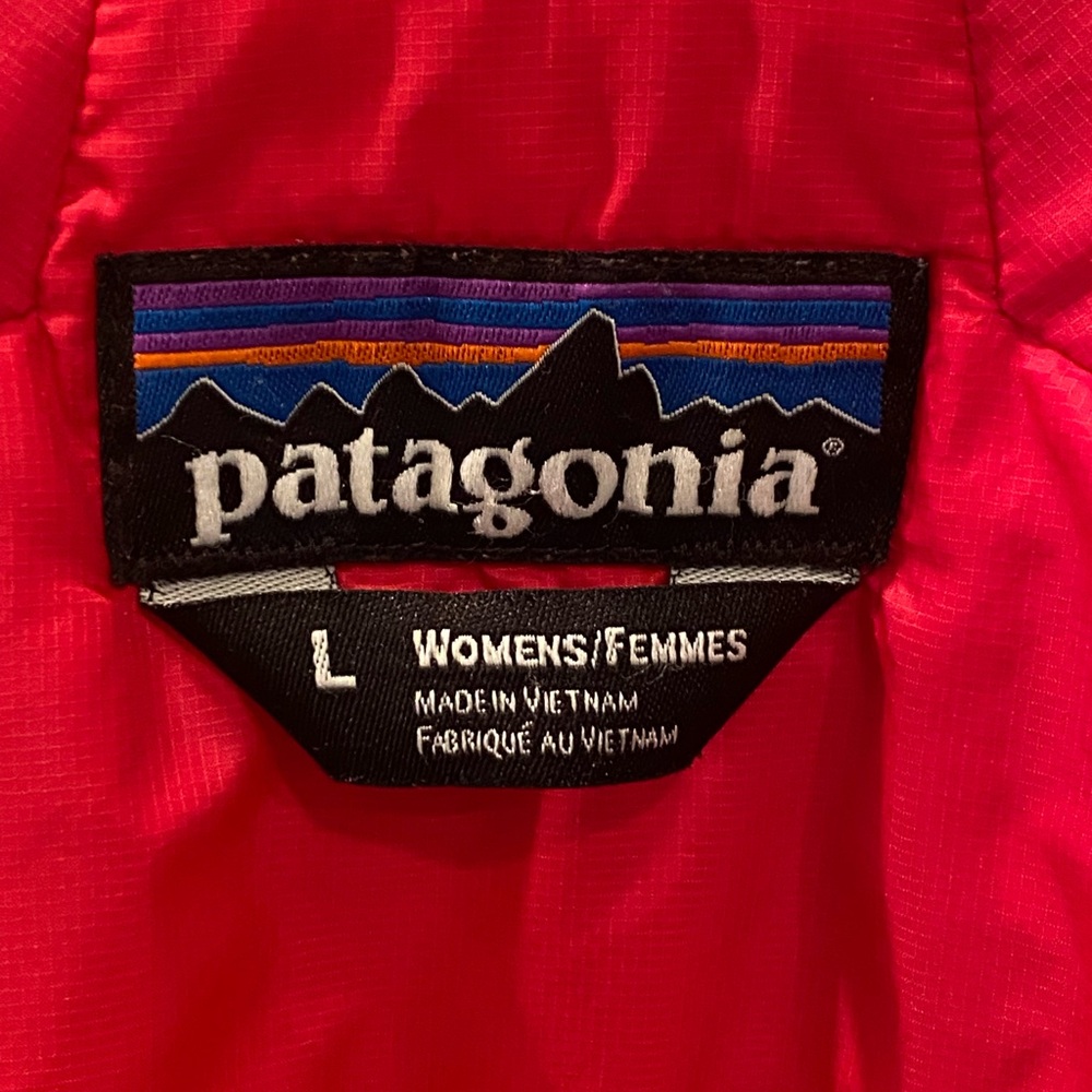 Patagonia Gray Jacket with Red Lining - Picture 11 of 12